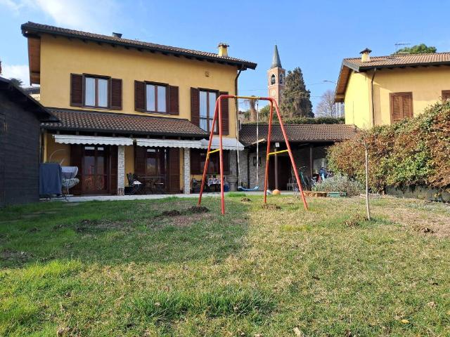 Villa Schiera in vendita a Varano Borghi, Lombardia