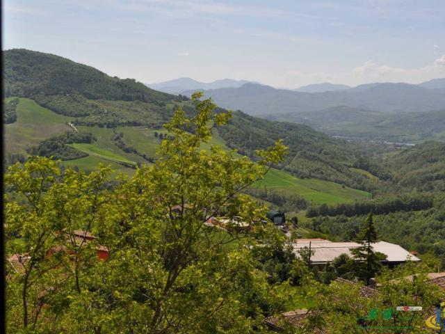 Villa Schiera in vendita a Varano De' Melegari, Reggio Emilia