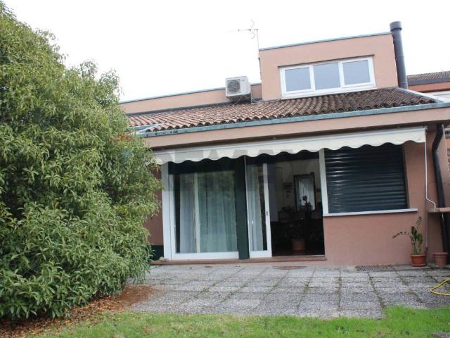 Villa Schiera in vendita a Lissago, Varese