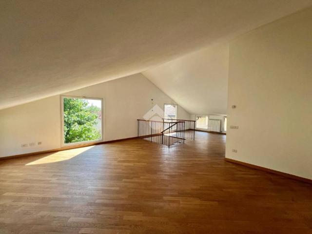Villa Schiera in vendita a Santa Maria Maddalena, Varese