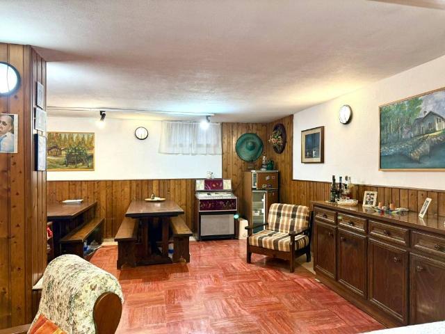 Villa Indipendente in vendita a Zavattarello, Lombardia
