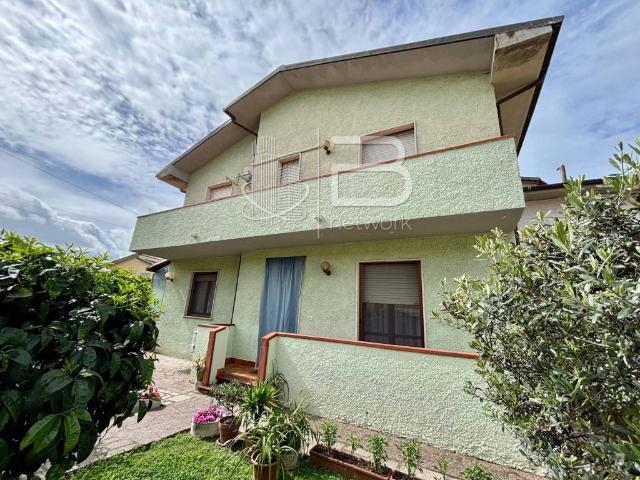 Villa Schiera in vendita a Vecchiano, Toscana