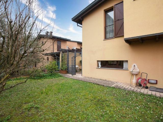 Villa Schiera in vendita a Vedano Al Lambro, Lombardia
