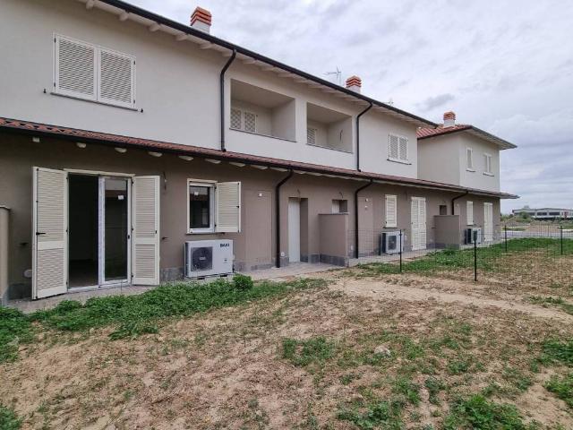 Villa Schiera in vendita a Vellezzo Bellini, Lombardia