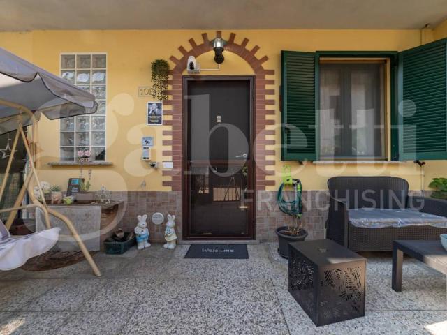 Villa Schiera in vendita a Vellezzo Bellini, Lombardia