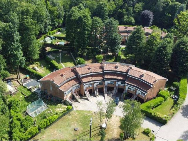 Villa Schiera in vendita a Venegono Superiore, Lombardia