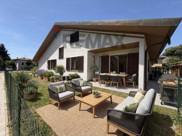 Villa Schiera in vendita a Pianasca, Venegono Superiore