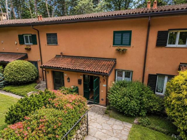 Villa Schiera in vendita a Venegono Superiore, Lombardia