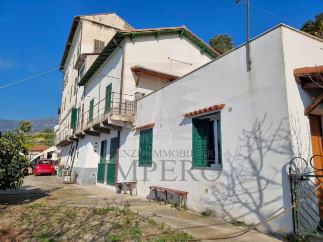 Villa Schiera in vendita a Ventimiglia, Liguria