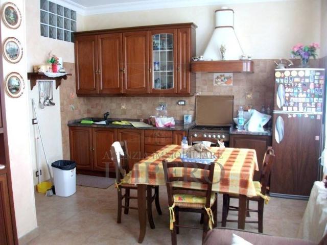 Villa Schiera in vendita a Ventimiglia, Liguria
