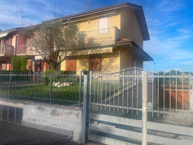 Villa Schiera in vendita a Verdello, Lombardia