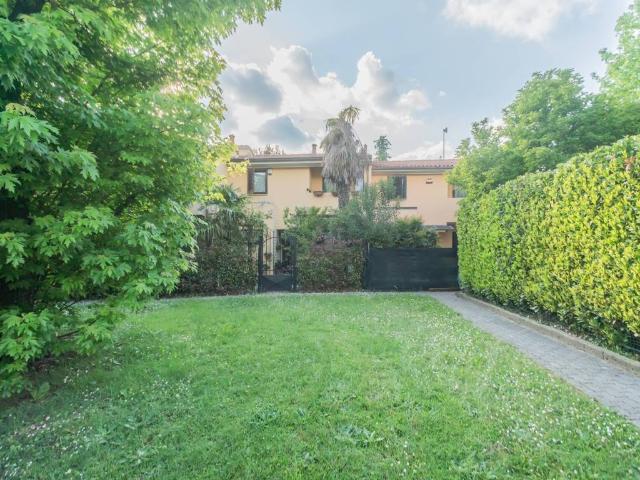 Villa Schiera in vendita a Verderio Superiore, Lombardia