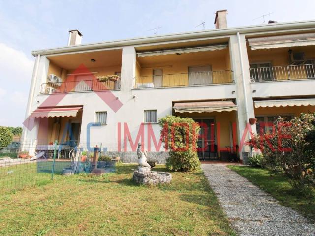 Villa Schiera in vendita a Vergiate, Lombardia