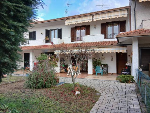 Villa Schiera in vendita a Sesona, Vergiate
