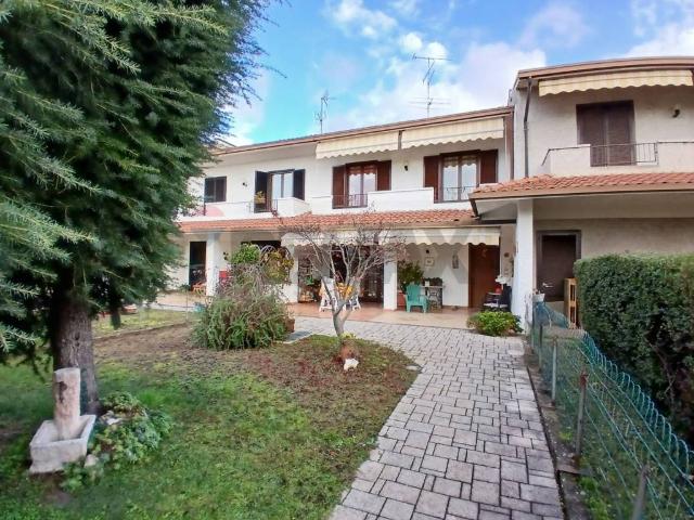 Villa Schiera in vendita a Sesona, Vergiate