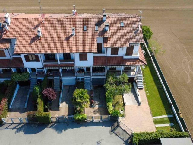 Villa Schiera in vendita a Unione dei Comuni I Fontanili, Zelo Surrigone