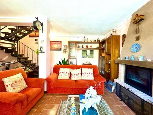 Villa Schiera in vendita a Vernasca, Reggio Emilia