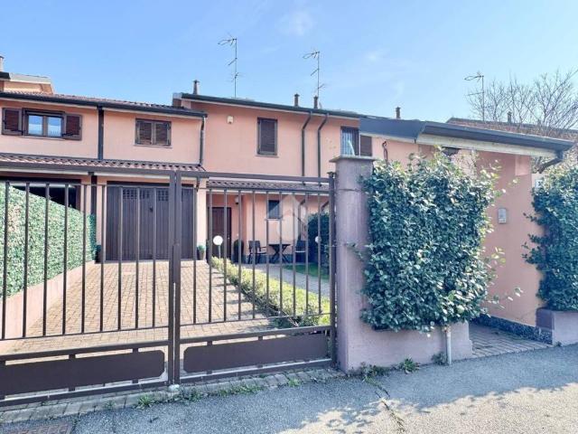 Villa Schiera in vendita a Vernate, Lombardia