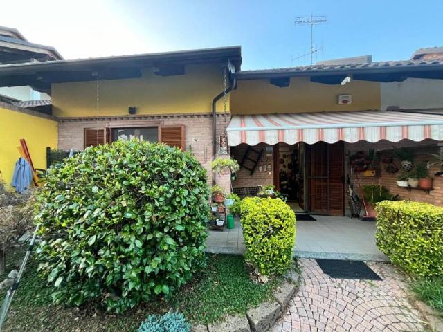 Villa Schiera in vendita a Casabianca, Piemonte