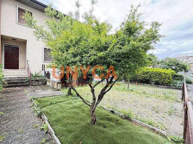 Villa Schiera in vendita a Sud-Est, Brenzone