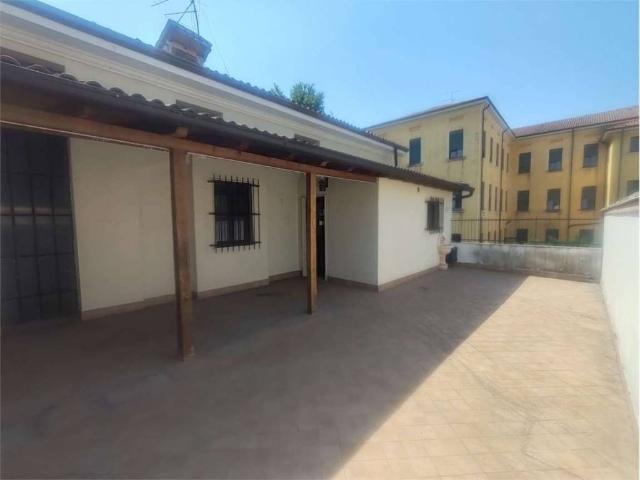 Villa Indipendente in vendita a Sud-Est, Brenzone