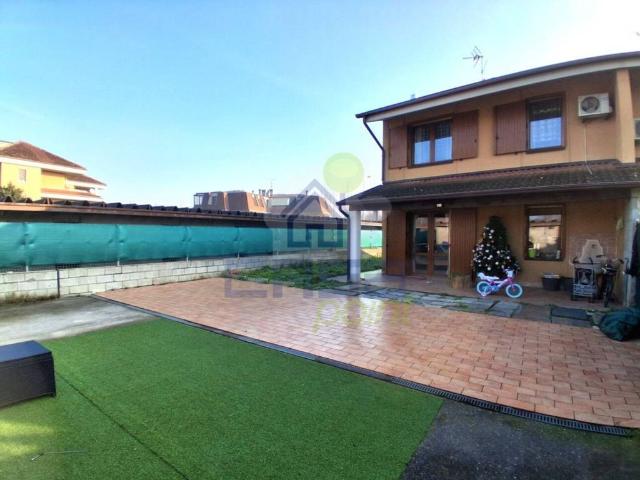 Villa Schiera in vendita a Vescovato, Lombardia