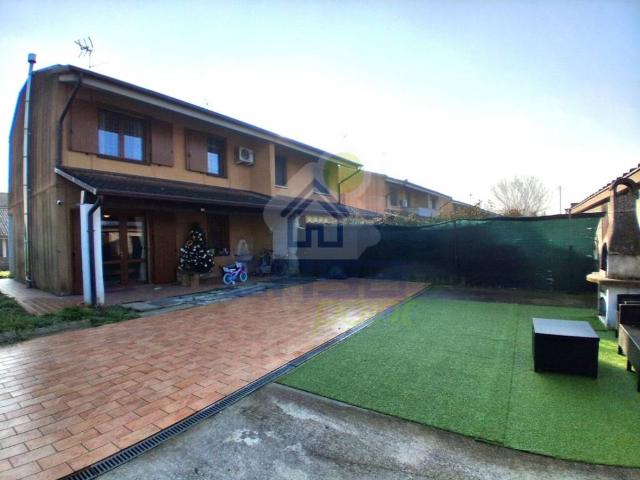 Villa Schiera in vendita a Vescovato, Lombardia