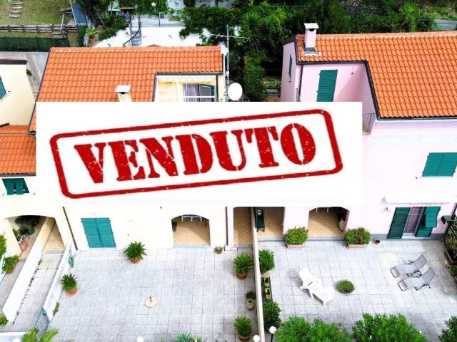 Villa Schiera in vendita a Vezzi Portio, Liguria
