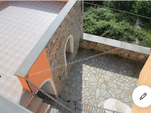 Villa Schiera in vendita a Vezzi Portio, Liguria