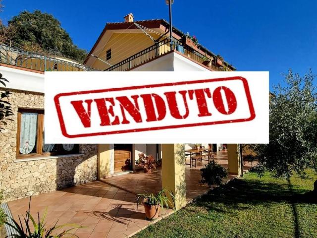 Villa Schiera in vendita a Vezzi Portio, Liguria