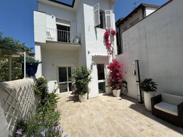 Villa Schiera in vendita a Viareggio, Toscana