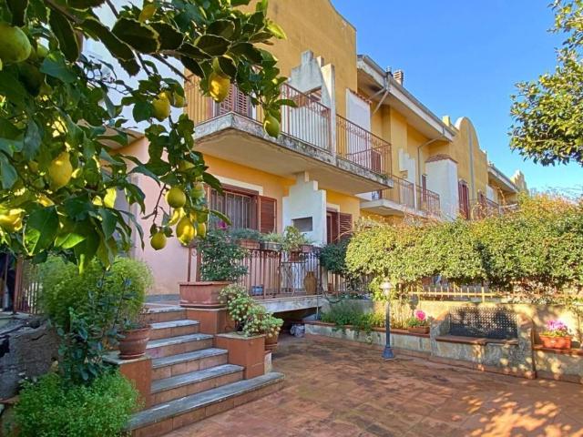 Villa Schiera in vendita a Calabria, Vibo Valentia