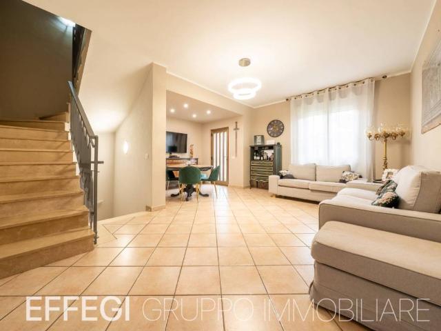 Villa Schiera in vendita a Vignate, Lombardia