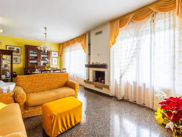 Villa Schiera in vendita a Unione di comuni Terre di Castelli, Vignola