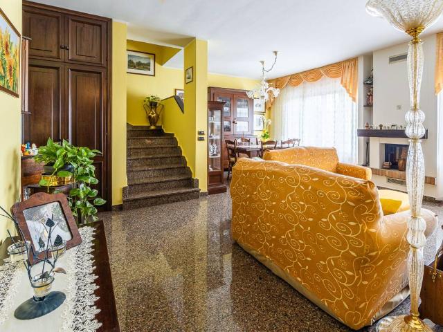 Villa Schiera in vendita a Unione di comuni Terre di Castelli, Vignola