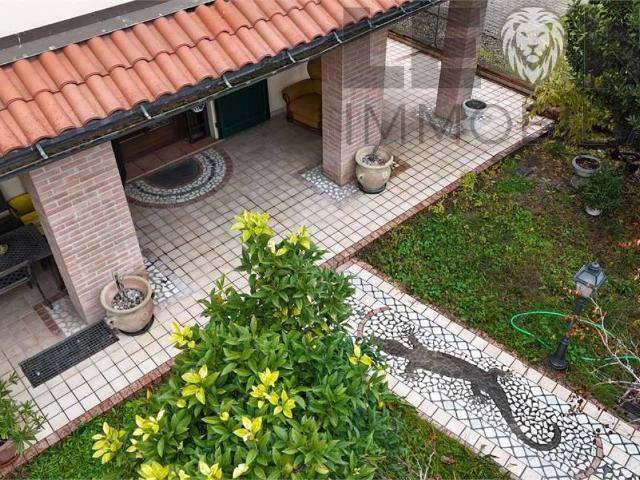 Villa Schiera in vendita a Unione di comuni Terre di Castelli, Vignola