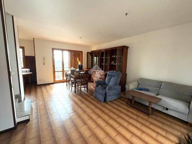 Villa Schiera in vendita a Bruntino, Villa D'almè
