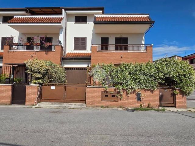Villa Schiera in vendita a Villa Di Briano, Campania