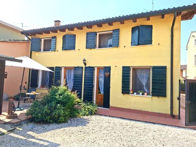 Villa Schiera in vendita a Località Ca' Franchini, Villafranca Di Verona