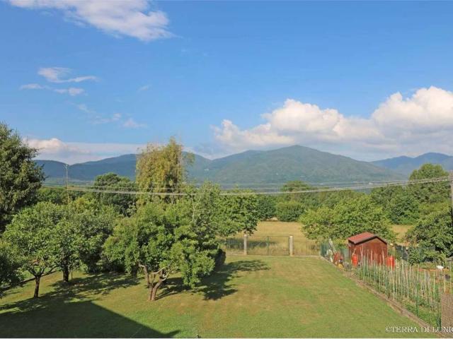 Villa Schiera in vendita a Mocrone, Villafranca in Lunigiana