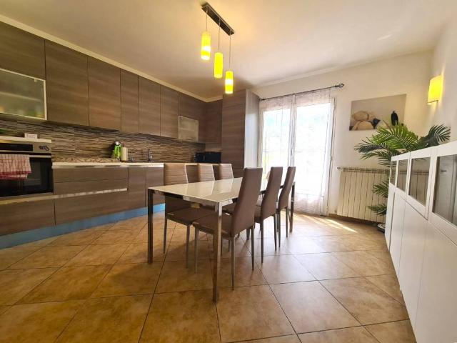 Villa Schiera in vendita a Villanova D'albenga, Liguria