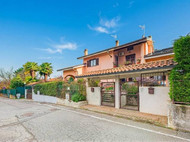 Villa Schiera in vendita a Vigne, Piemonte