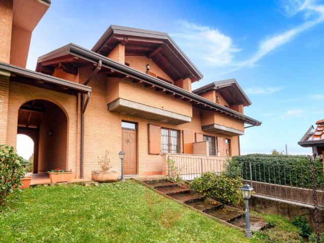 Ville Schiera in vendita a Vimercate, Ruginello