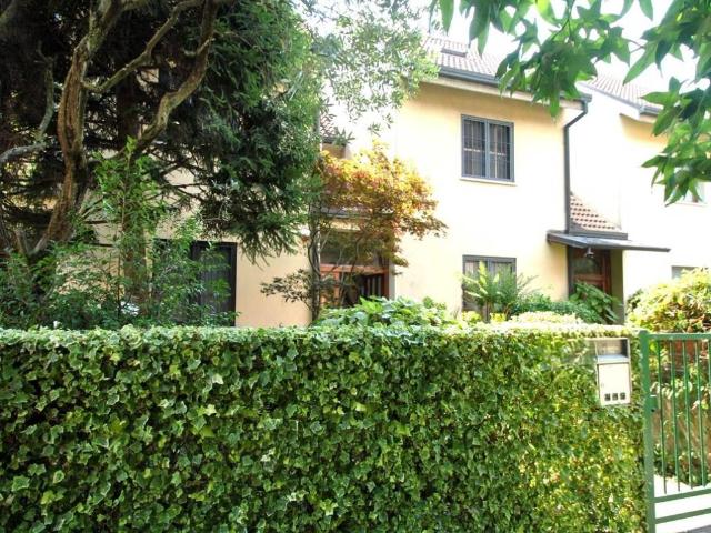 Ville Schiera in vendita a Vimercate, Oreno
