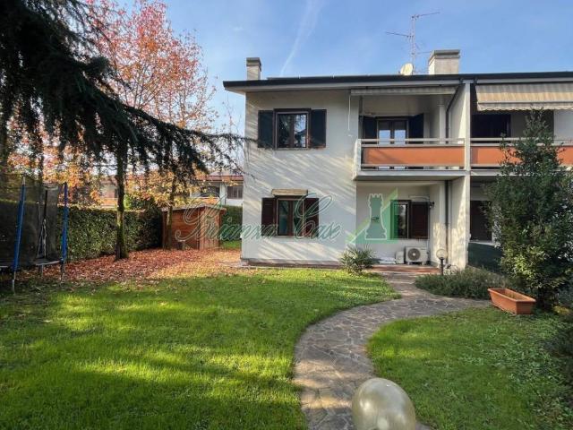 Ville Schiera in vendita a Vimercate, Ruginello