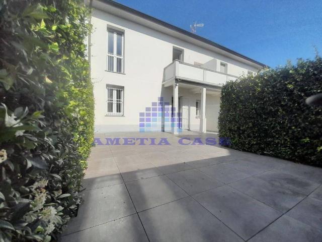 Ville Schiera in vendita a Vimercate, Torri Bianche
