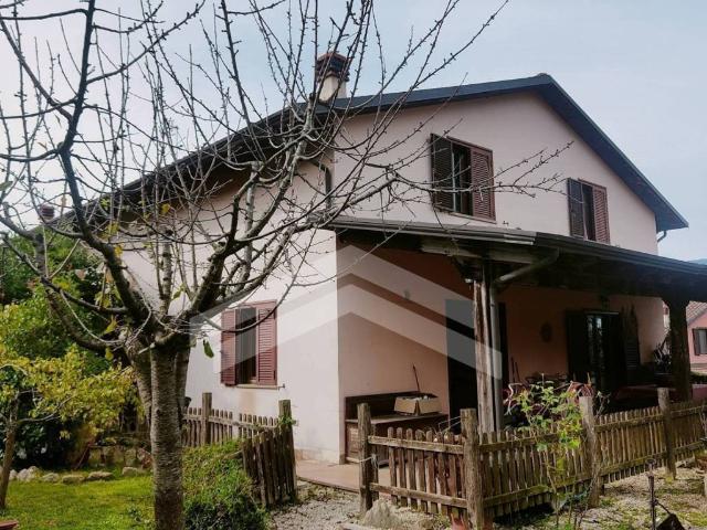 Villa Schiera in vendita a Vinchiaturo, Molise