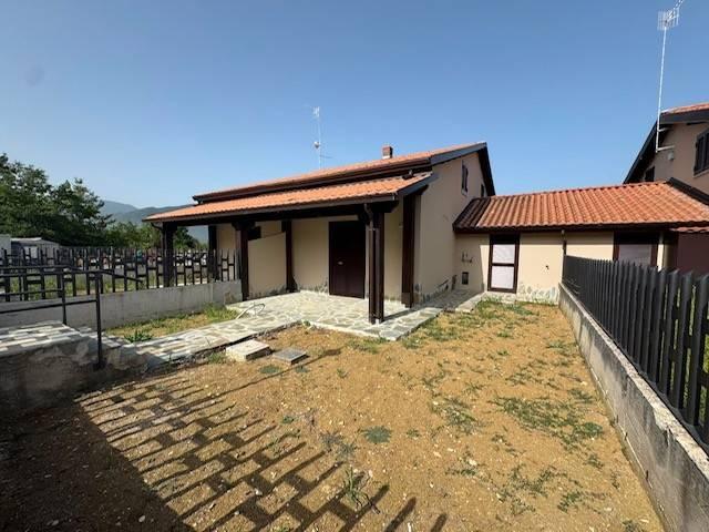 Villa Schiera in vendita a Vinchiaturo, Molise