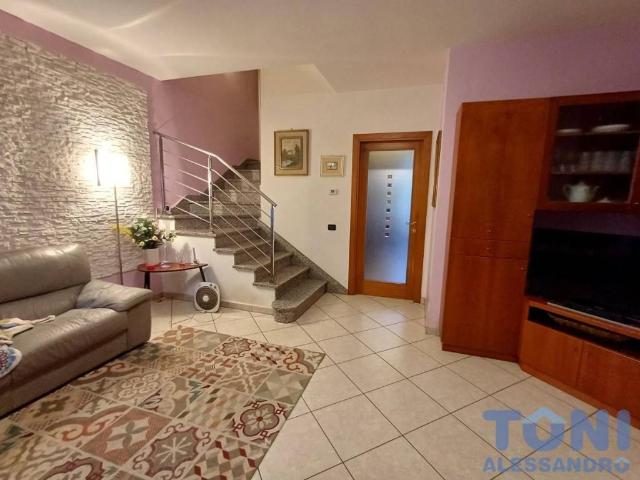 Villa Schiera in vendita a Unione dei Comuni Circondario dell'Empolese Valdelsa, Vinci