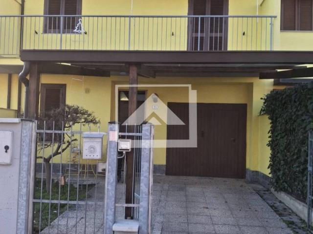 Villa Schiera in vendita a Vistarino, Lombardia